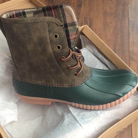 olive green duck boots